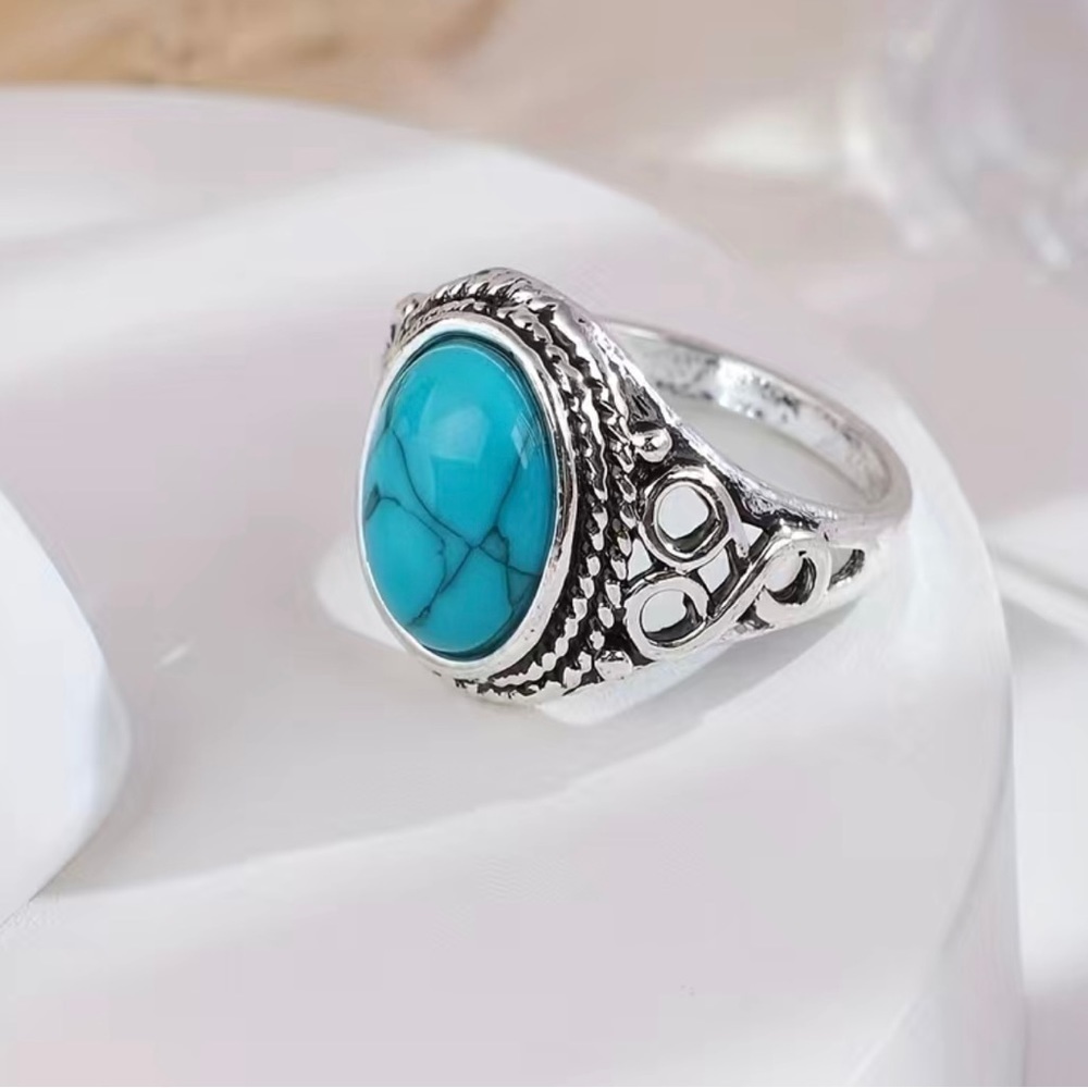 Size 7 Turquoise Statement Ring - Picture 1 of 5